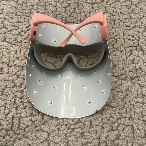 Lux skin mask